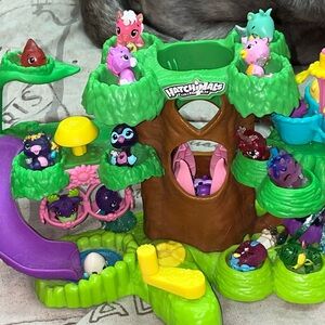 hatchimals colleggtibles lot 200+ Figures And tree top friends Playset